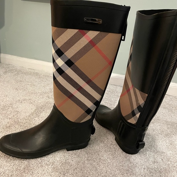 Burberry Rain Boots 7 1/2 - Picture 6 of 9